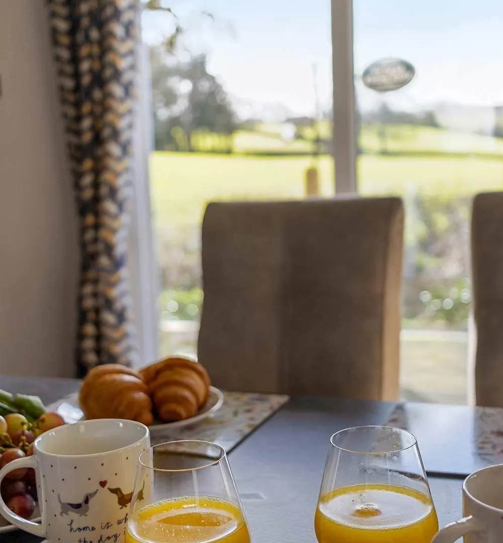 Peaceful Lake Retreat - Fishing Lakes - Swimming Pool 500Yrds - Short Stays Uk 0*, Exeter Velká Británie