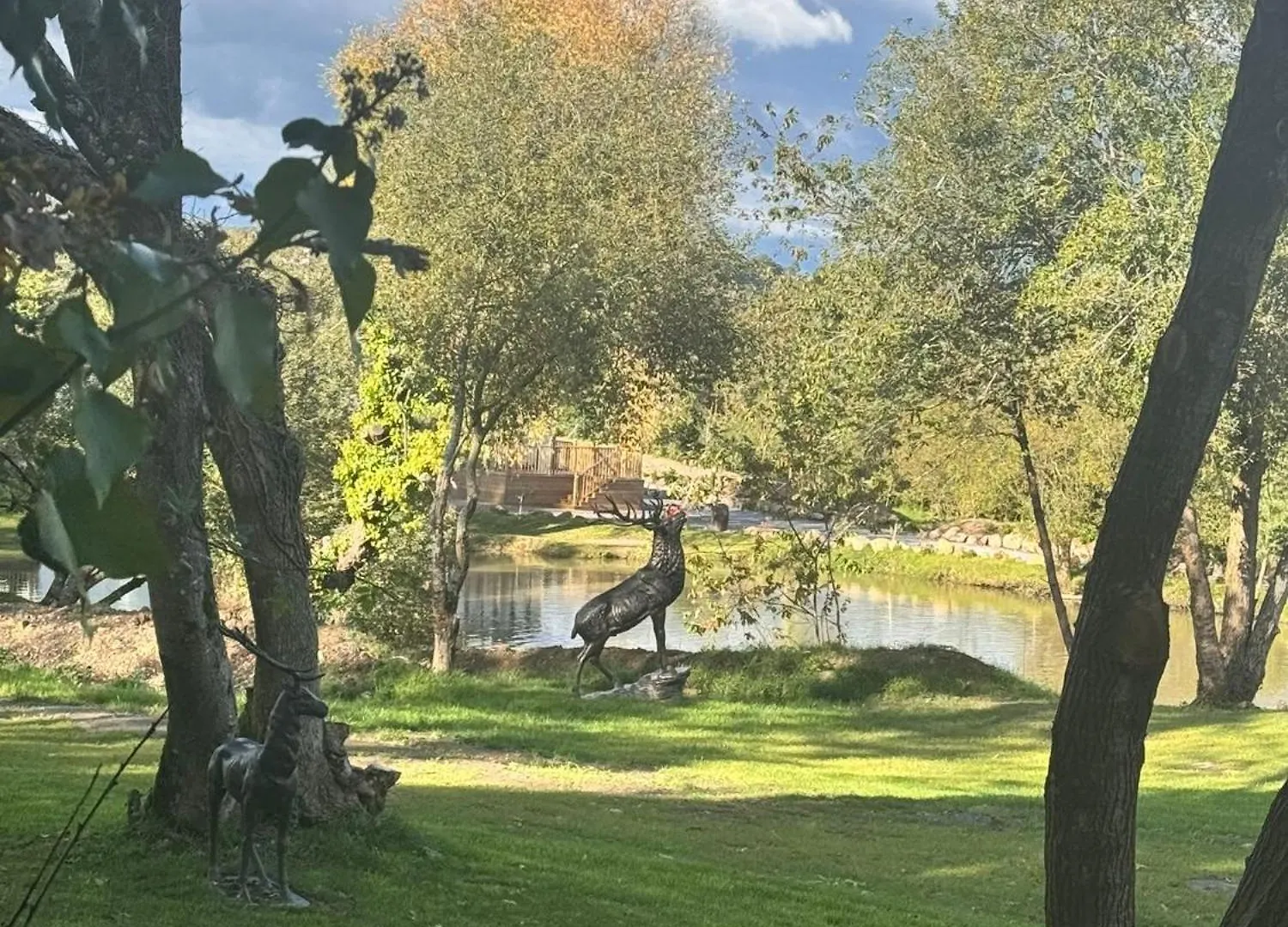 Peaceful Lake Retreat - Fishing Lakes - Swimming Pool 500Yrds - Short Stays Uk