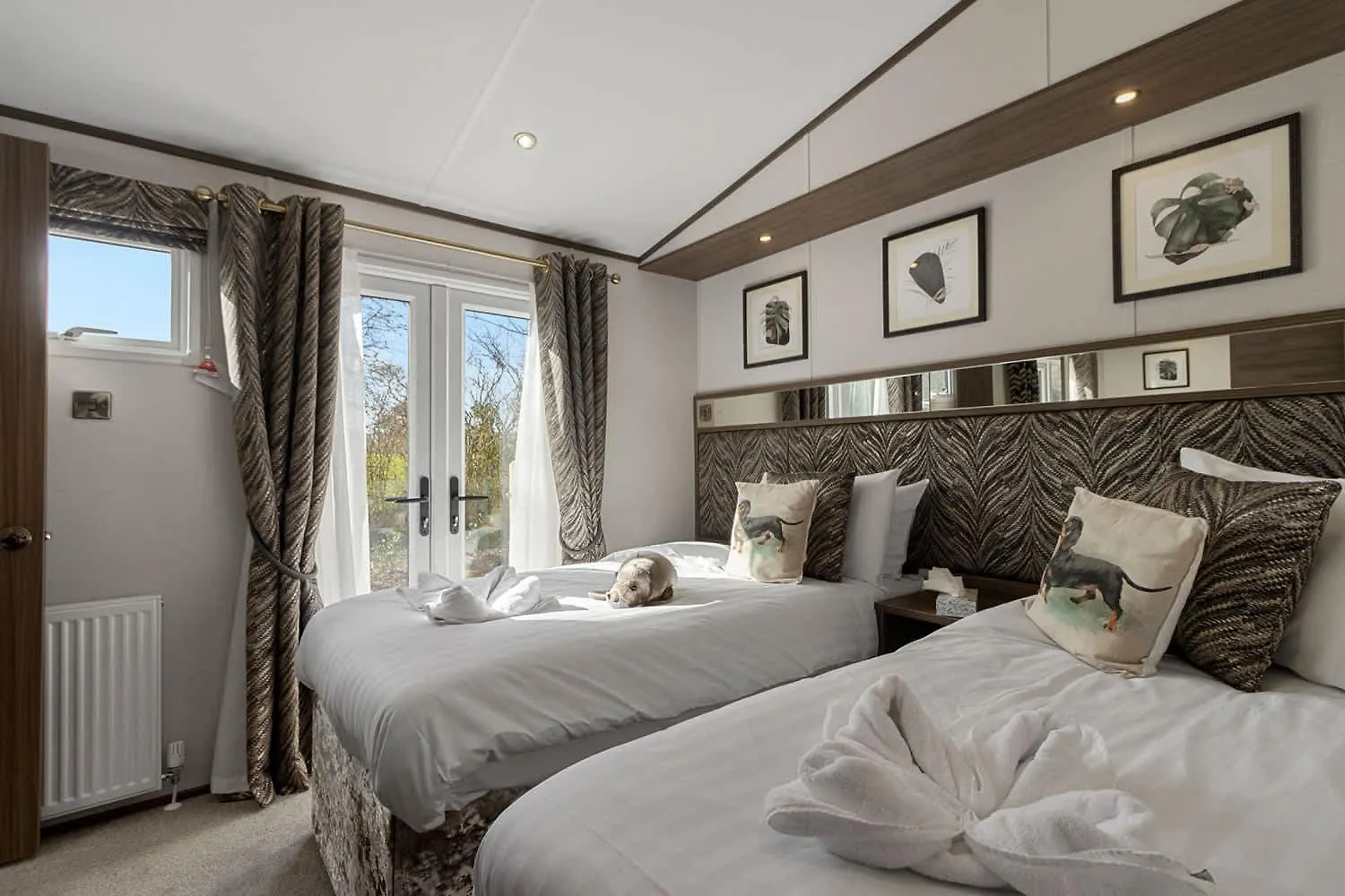 Peaceful Lake Retreat - Fishing Lakes - Swimming Pool 500Yrds - Short Stays Uk Horská chata Exeter
